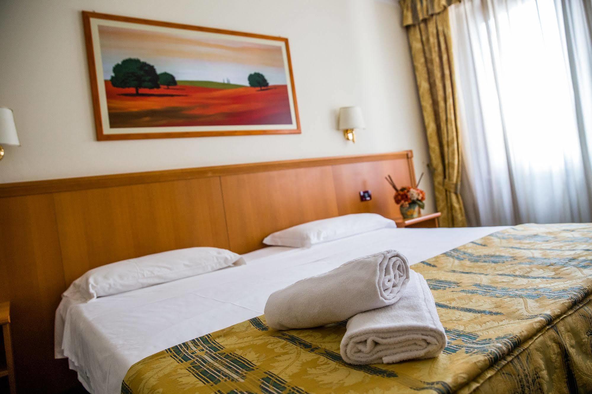 Hotel Galant Venaria Reale Esterno foto