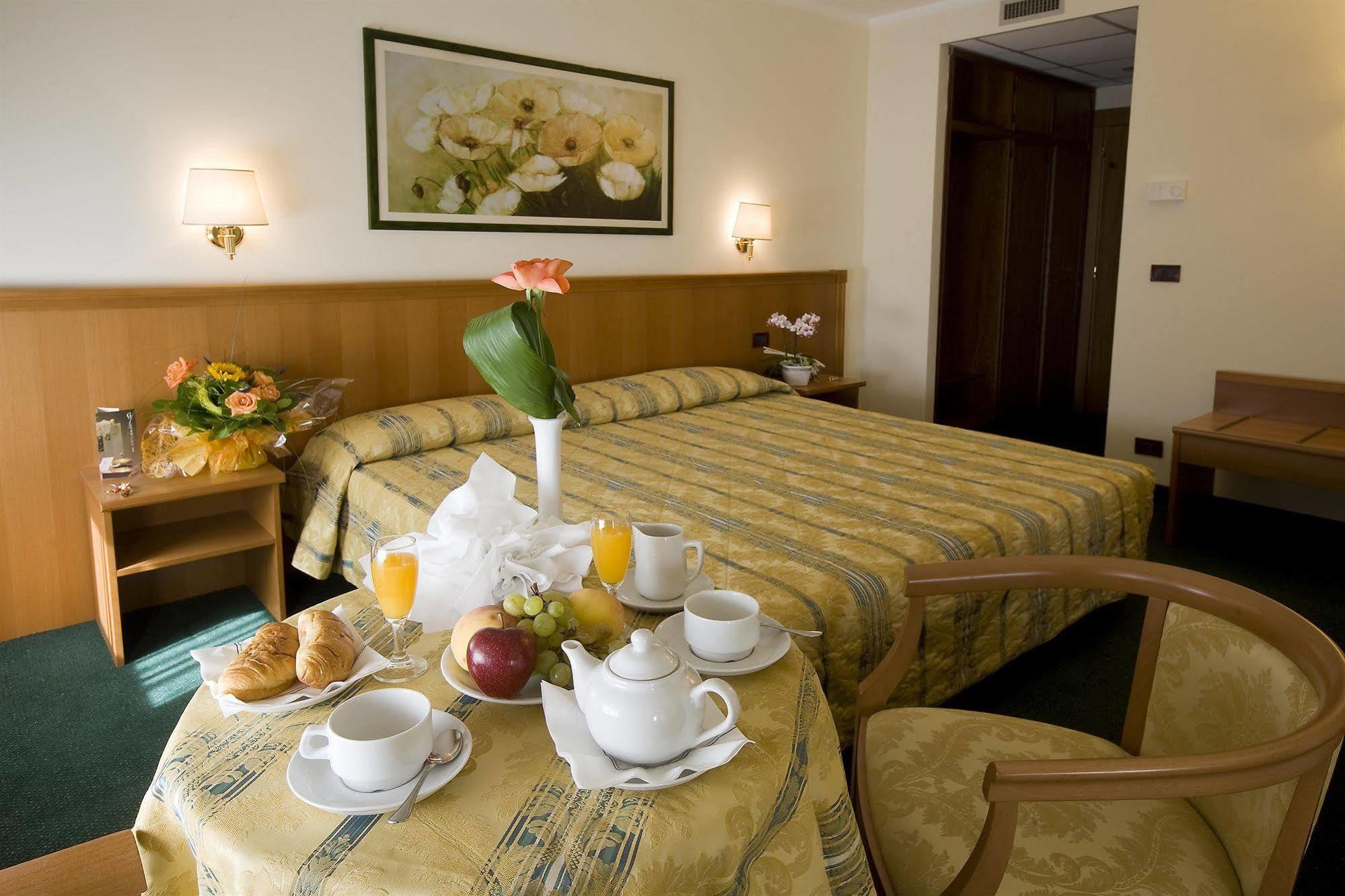 Hotel Galant Venaria Reale Esterno foto