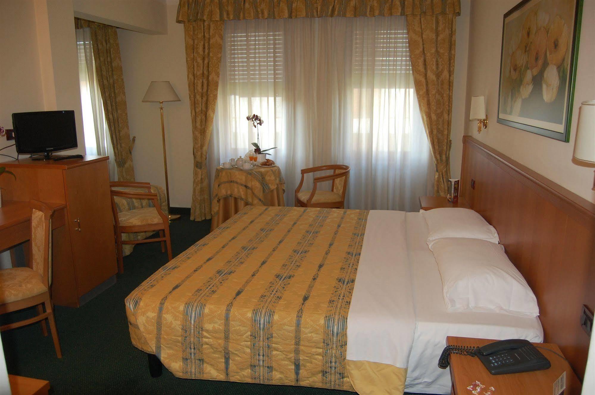 Hotel Galant Venaria Reale Esterno foto