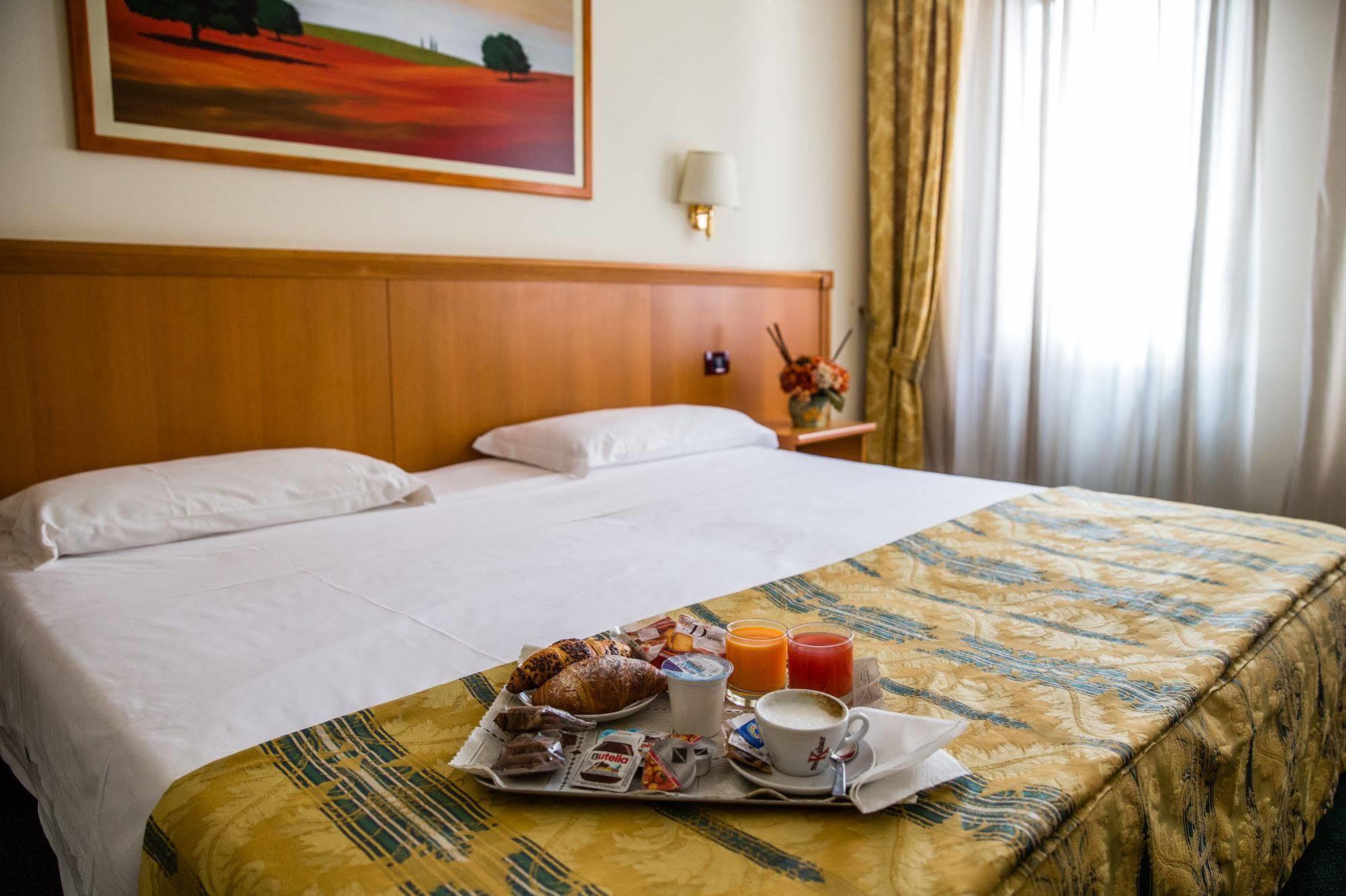 Hotel Galant Venaria Reale Esterno foto