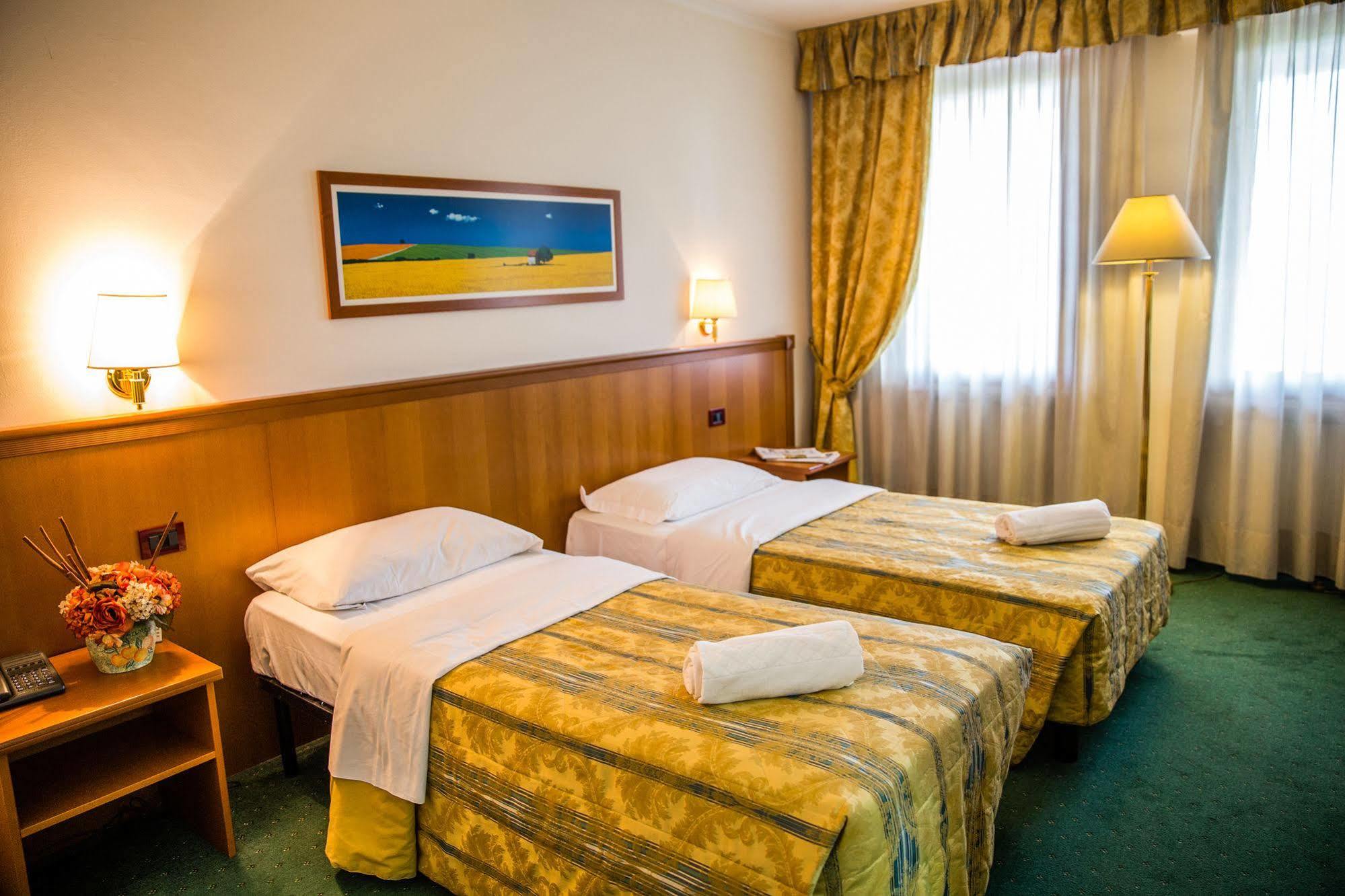 Hotel Galant Venaria Reale Esterno foto