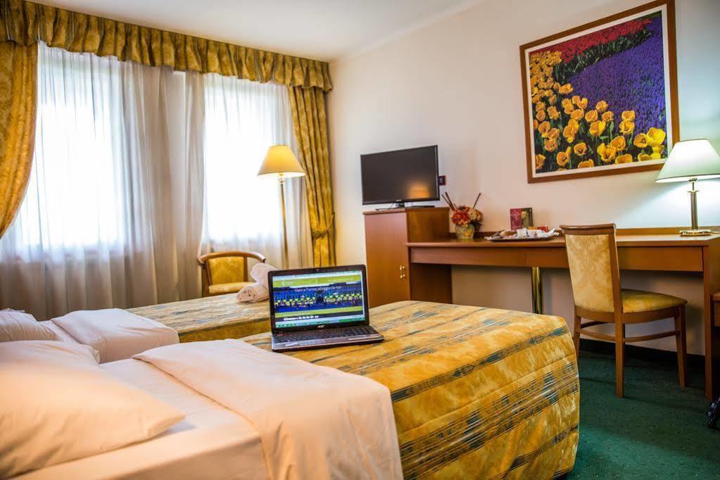 Hotel Galant Venaria Reale Esterno foto